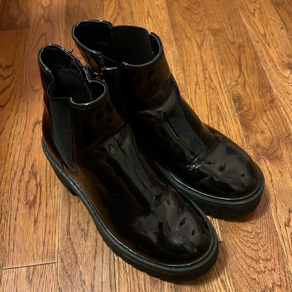 Girls Faux Patent Leather boots